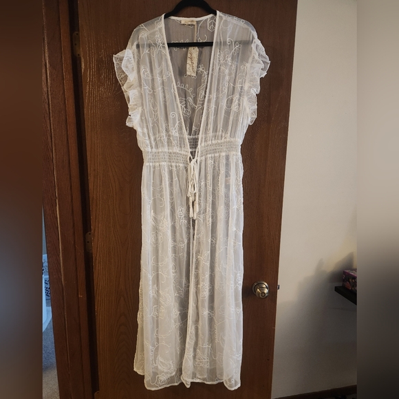 Elegant White Lace Sun Coverup, Size Large - Picture 1 of 5